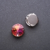 Prezzo per confezione da 10 pezzi. Cristallo cucito Rivoli con perno metallico, rotondo 13 mm, colore lampone-giallo