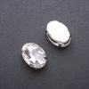 Prezzo per confezione da 10 pezzi. Cristallo cucito in griffa ovale 13×18 mm bianco