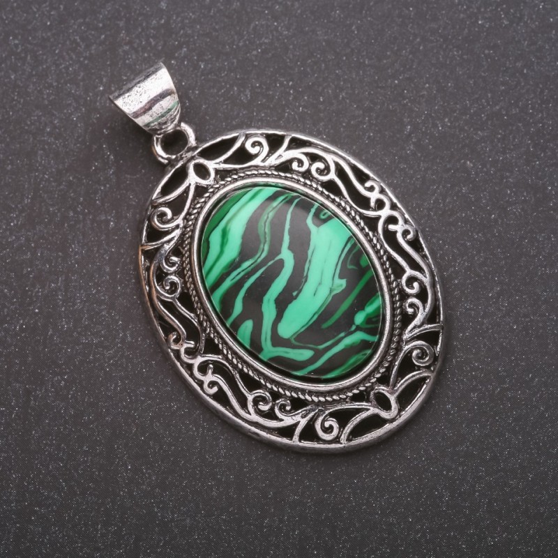 Ciondolo in malachite (pressata) in montatura antica 33×40×52 mm