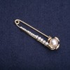 Spilla-fermaglio con strass bianchi e perla bianca 60×15 mm, metallo dorato