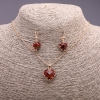 Set 'Cuore' multicolore rosso-verde: pendente 19×16 mm e orecchini 27×13 mm, lunghezza 50 cm