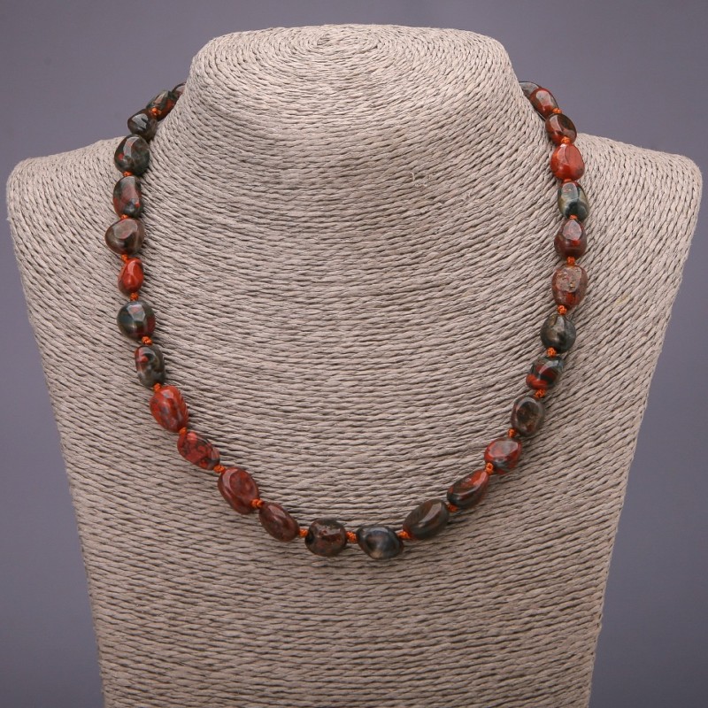 Collana in jasper rosso levigato, diametro 9×12 (±) mm, lunghezza 48 cm