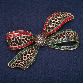 Spilla a fiocco con strass verdi, rossi e grigi, colore metallo oro antico, 38×72 mm