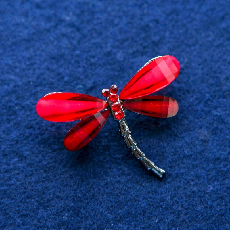 Spilla libellula con cristalli, metallo argentato 32×43 mm
