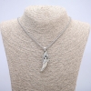 Pendente «Zanna di Ferro» 47x13 mm su catena, lunghezza 70 cm +/- metallo argentato