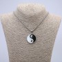 Pendente Yin Yang 37×25 mm su catena, lunghezza 65 cm, colore metallo argento