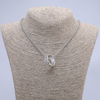 Ciondolo Anello 24×8 mm su una catena, lunghezza 70 cm +/- metallo argentato