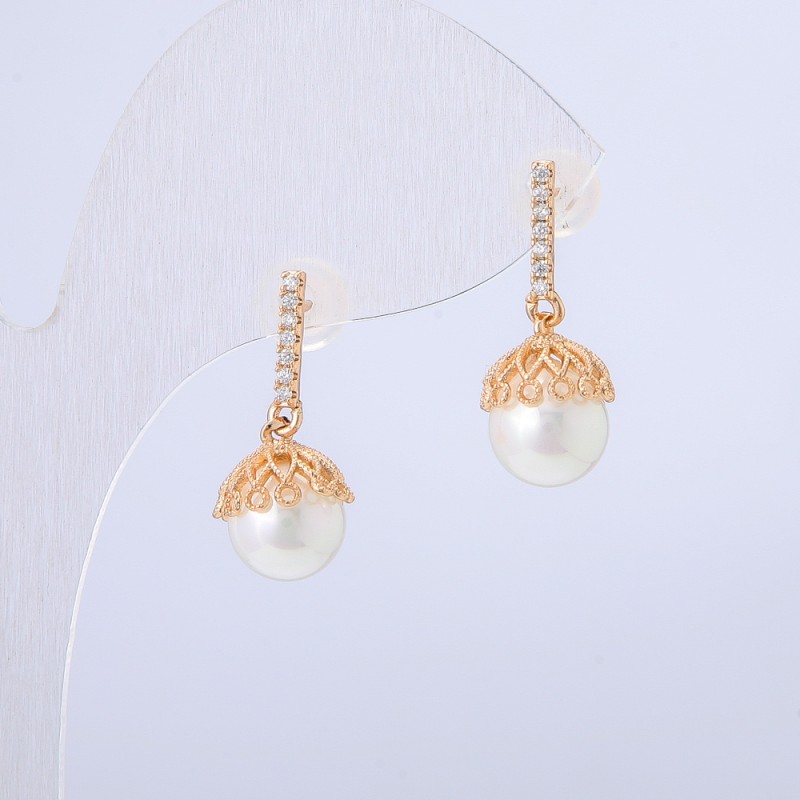 Orecchini Xuping placcato oro 18K con strass bianchi e una perlina, lunghezza 22 mm +