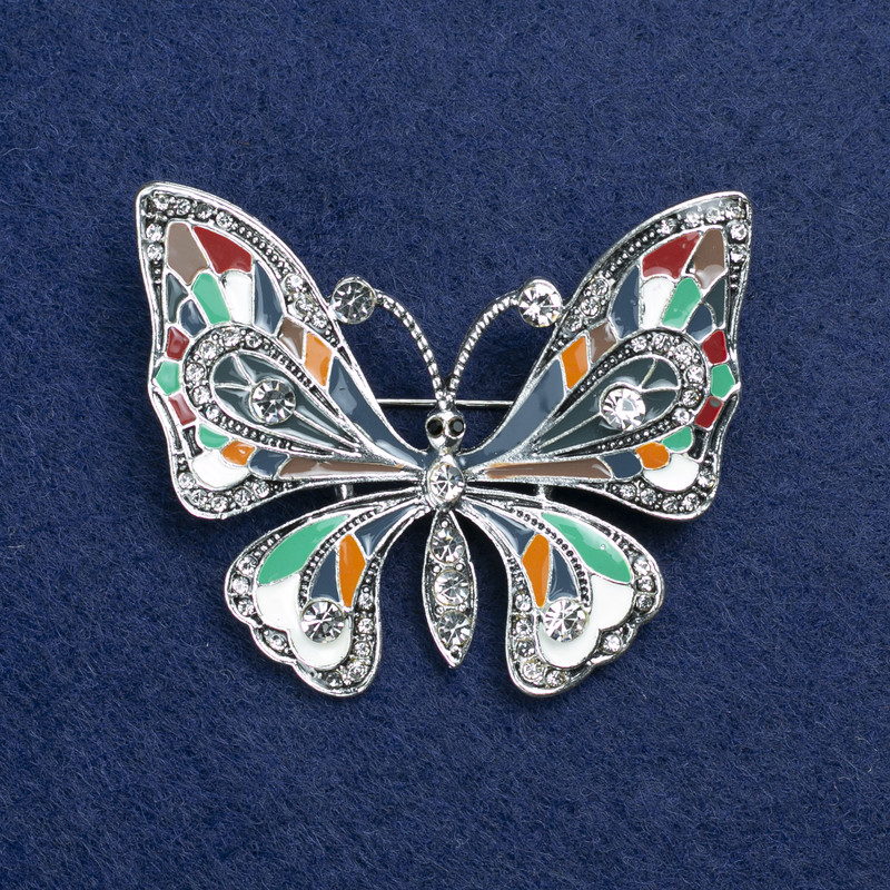 Spilla farfalla in metallo argentato, smalto e strass 54×45 mm +