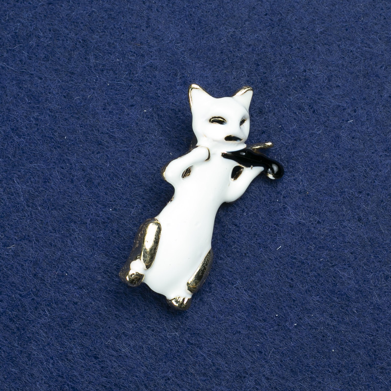 Spilla «Gatto e Violino» in metallo dorato e smalto 40×15 mm +