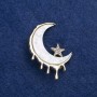 Spilla Luna dorata con madreperla e strass 38×27 mm +