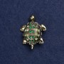 Spilla a forma di tartaruga in metallo dorato e strass, 40×23 mm +