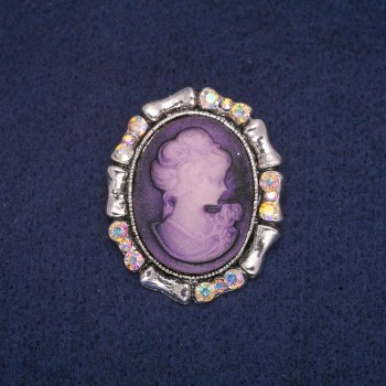 Spilla cammeo con strass iridescenti, metallo argentato 33x40 mm