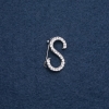 Spilla iniziale «S» 28×17 mm colore metallo «argento»
