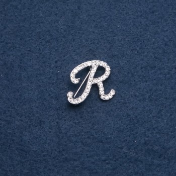 Spilla iniziale con lettera «R» 26×26 mm, colore metallo argento