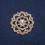 Spilla in metallo dorato con strass bianchi 40×40 mm