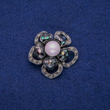 Spilla a fiore con madreperla di Haliotis e strass, 36 mm, metallo argentato