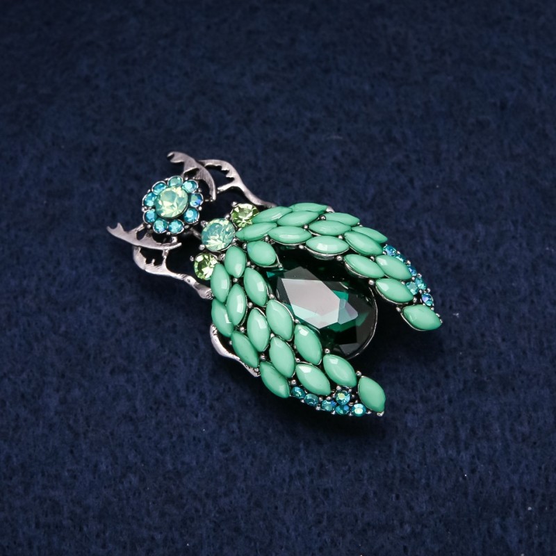 Spilla a forma di scarabeo con strass verdi 28×48 mm