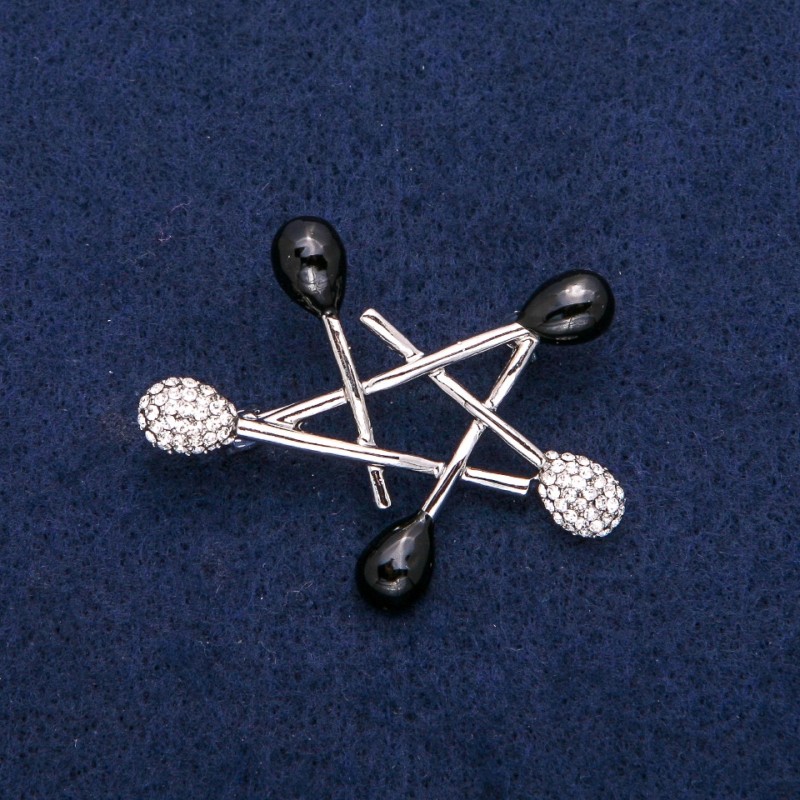 Spilla Stella nera smalto e strass bianchi, metallo argentato 36×44 mm