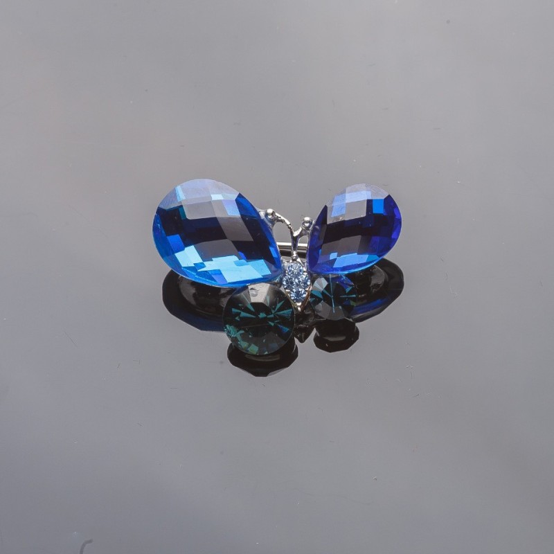 Spilla «Farfalla» 2,5 × 3 cm, argento satinato, cristalli blu