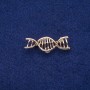 Spilla DNA a spirale dorata 13×40 mm