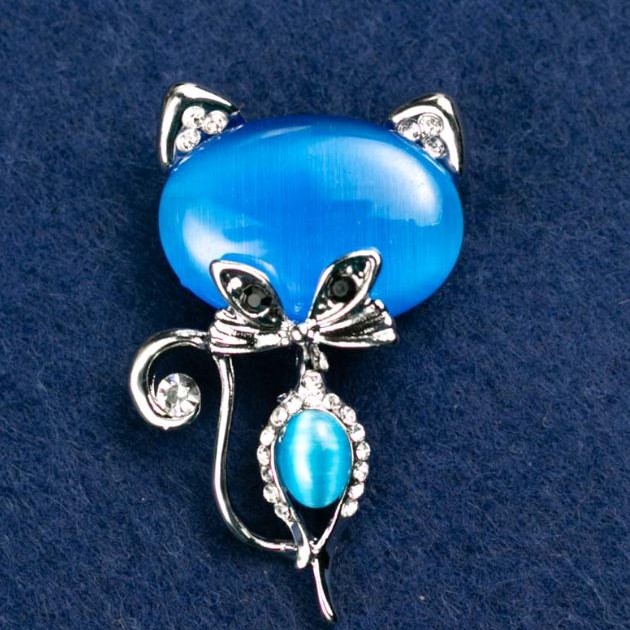 Spilla con occhio di gatto blu