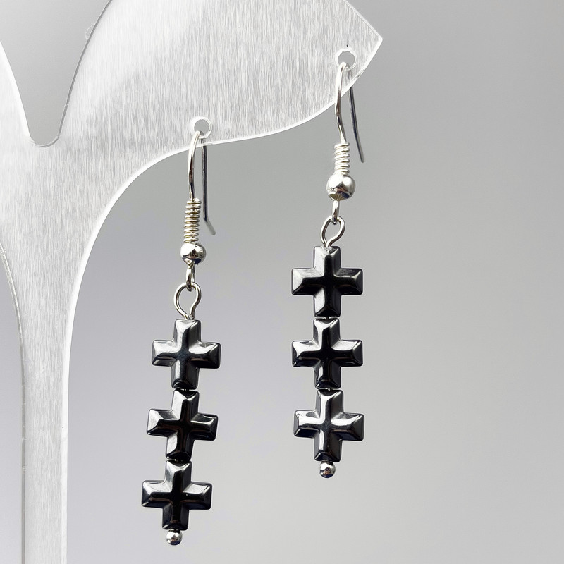 Orecchini in Ematite Croci, diametro 8×26 mm ±, lunghezza 45 mm