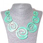 Collana Acquerello, inserti a spirale decrescente, metallo dorato e lucentezza acquamarina (30x5