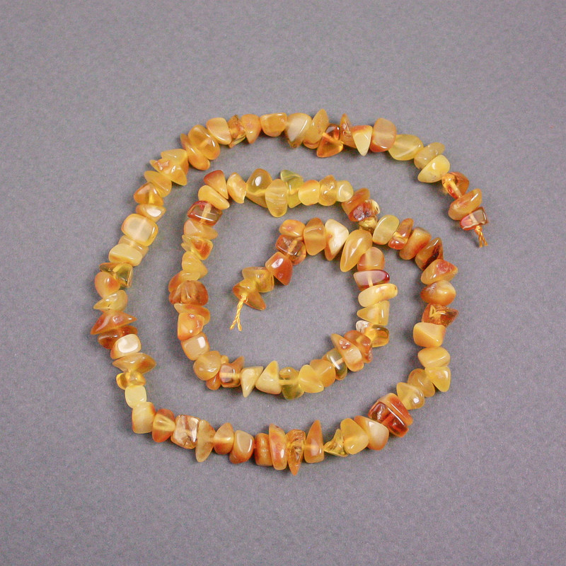 Perline di ambra chip su filo, diametro 7x4 mm, lunghezza 39 cm +/-