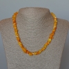 Collana di frammenti di ambra, diametro 7×4 mm ±, lunghezza 45 cm ±